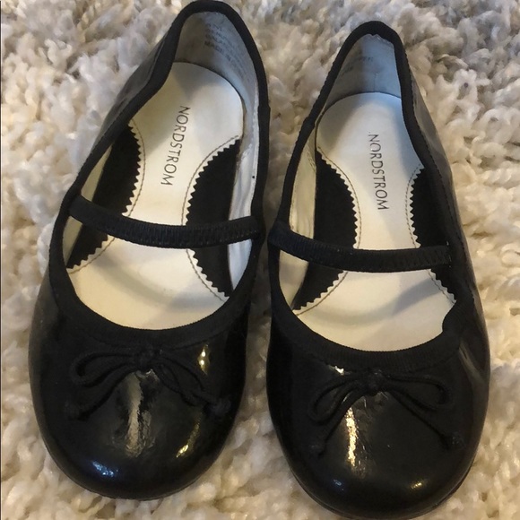 Cute size 8 kids dress shoes - Picture 1 of 6